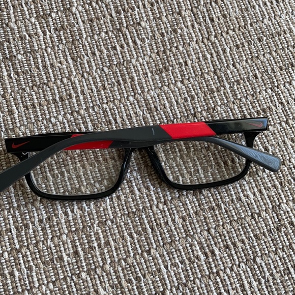 Nike - Picture 3 of 16